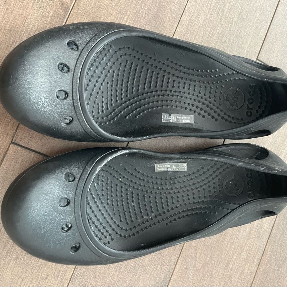 Crocs Women's Black Flats size 6